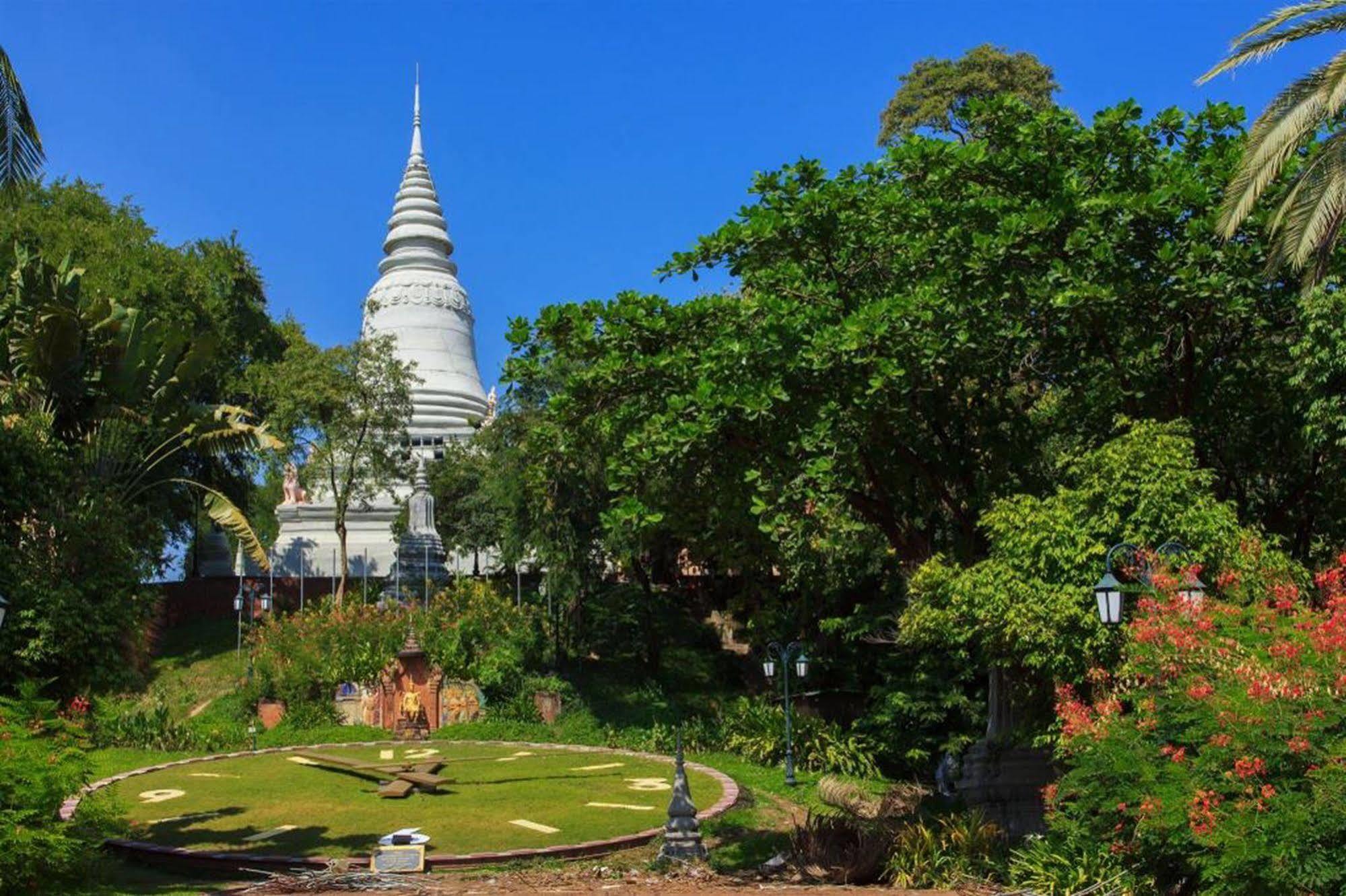 ลัคกี้ 2เกสท์เฮาส์ Hotel พนมเปญ ภายนอก รูปภาพ